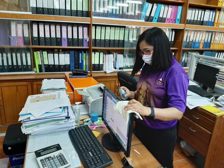 2. สำนักงาน กศน.จังหวัดนครศรีฯ ยกระดับป้องกัน 'โควิด-19' ลุยฆ่าเชื้อ-ทําความสะอาดหน่วยงาน (BIG Cleaning)