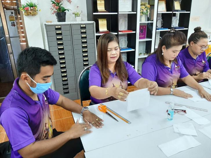 3. สำนักงาน กศน.จังหวัดนครศรีฯ ยกระดับป้องกัน 'โควิด-19' ลุยฆ่าเชื้อ-ทําความสะอาดหน่วยงาน (BIG Cleaning)