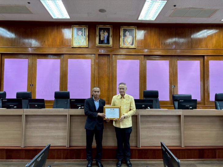 สกร.ระดับอำเภอหัวไทร รับเกียรติบัตรเพื่อประกาศยกย่องเชิดชูเกียรติ องค์กร และอำเภอคุณธรรม ประจำปีงบประมาณ พ.ศ. 2567